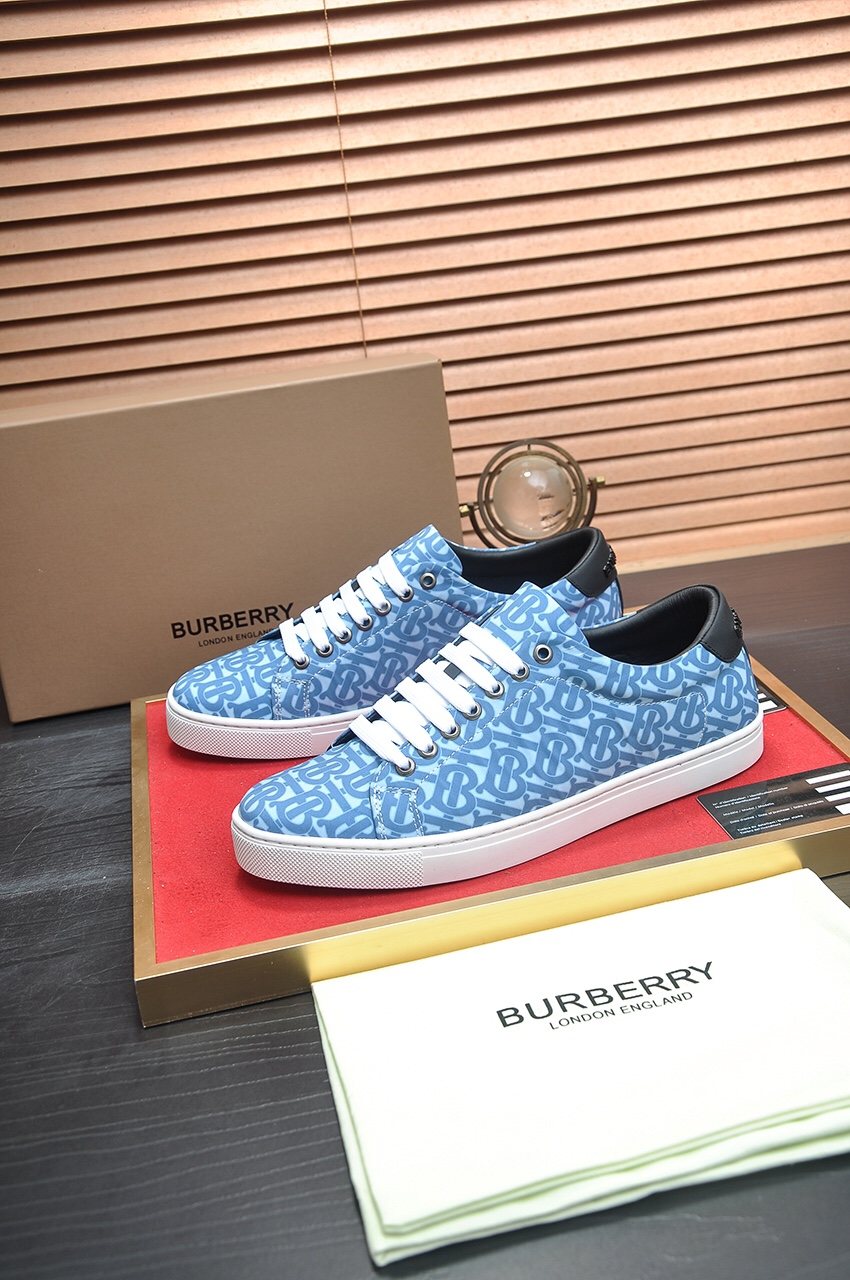 Burberry Blue Patterned Low-Top Sneakers — front