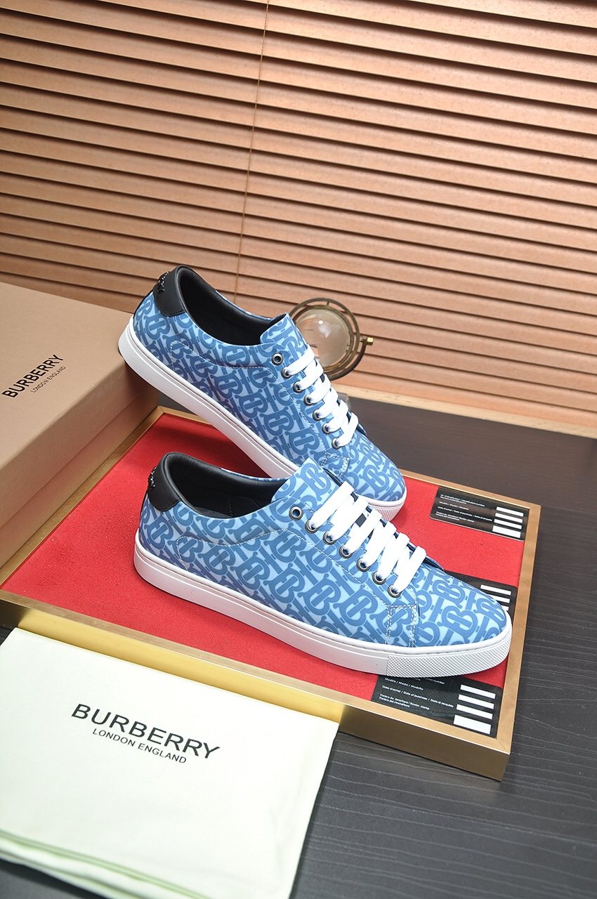 Burberry Blue Patterned Low-Top Sneakers — side