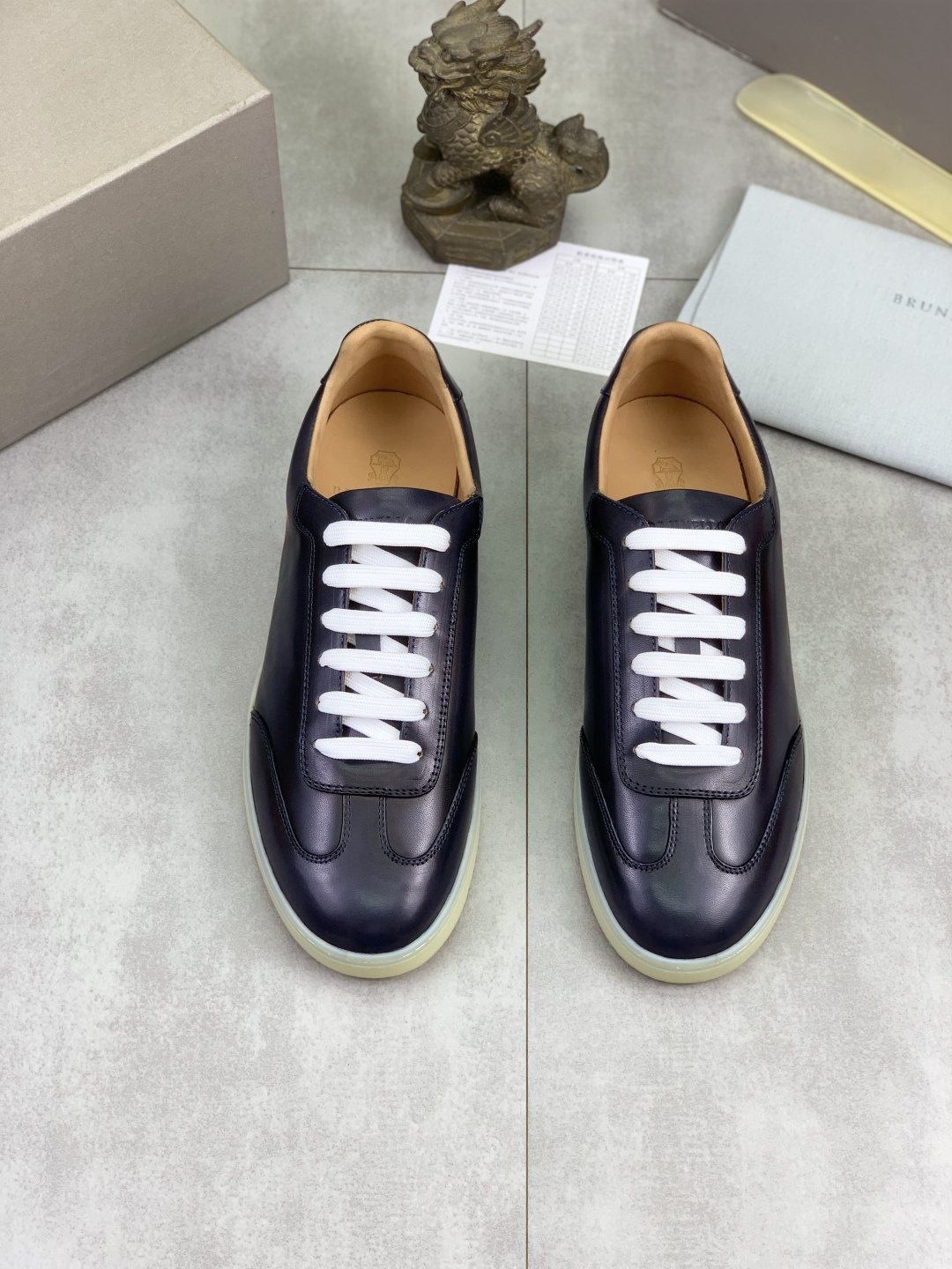 微商相册测试鞋子-Brunello Cucinelli Leather Low-Top Sneakers — front